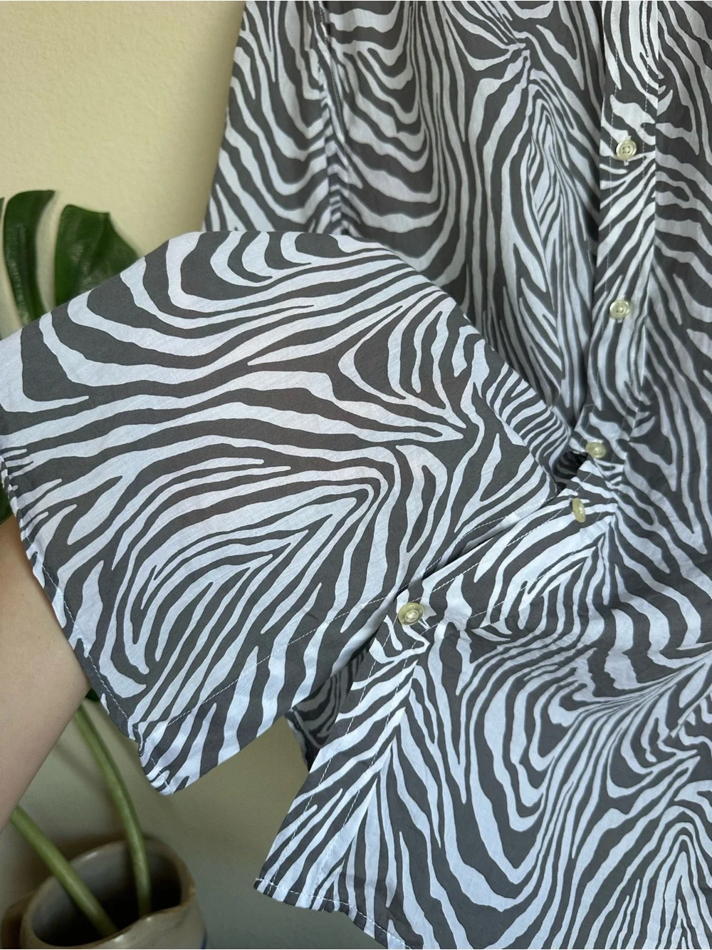 Banana Republic Men’s Cotton Zebra Print Short Sleeve Button Down Shirt